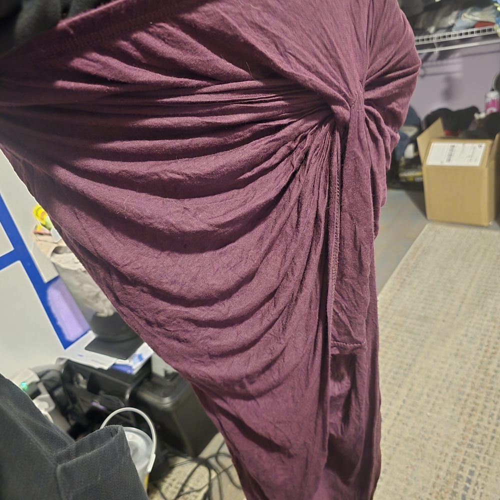 Elegant Purple Women's Rue21 Skirt With One Leg That Shows. Knot Top.